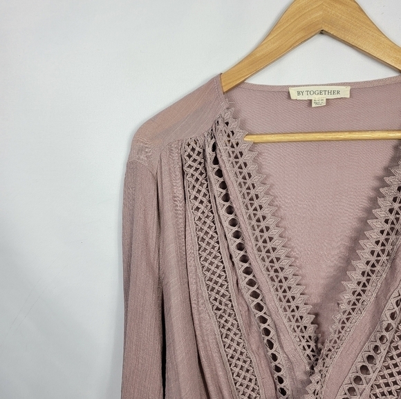 Womens Small V-Cut blouse - Picture 3 of 5